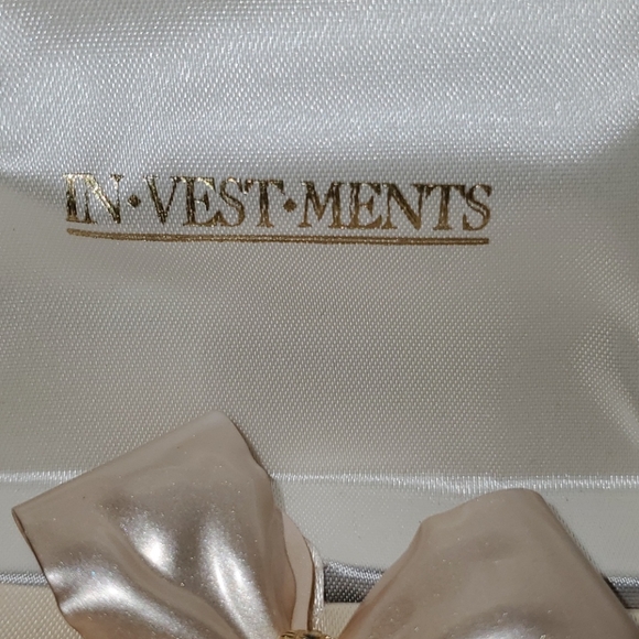 Sale Vintage Investments Bow Pin & Earrings Set - Picture 4 of 13
